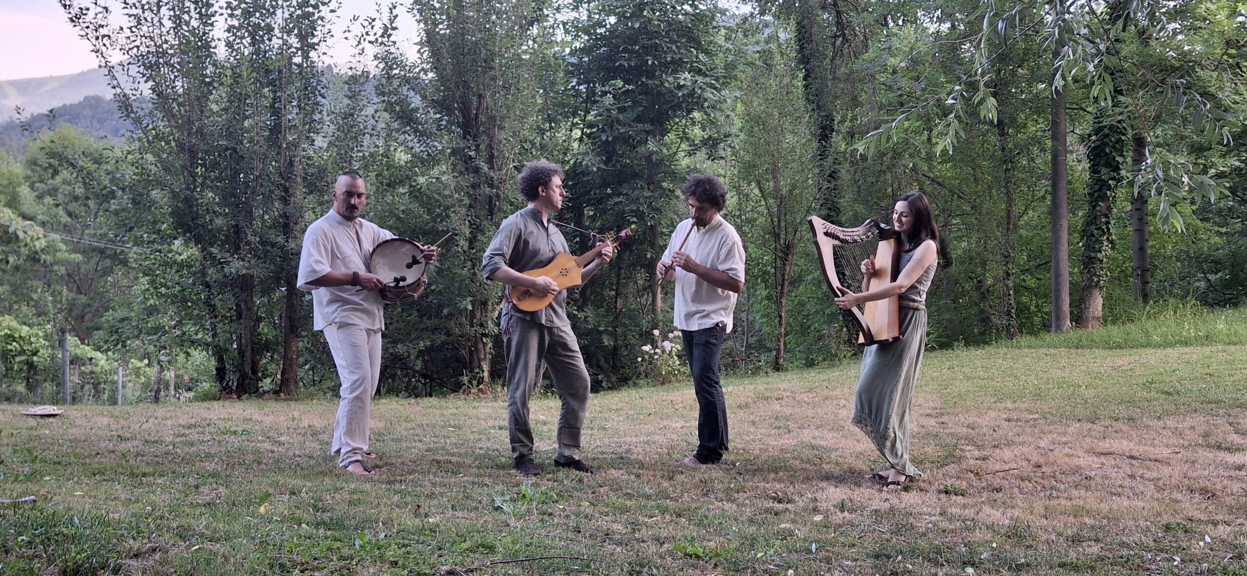 Camminata a san Giovanni in Langa del 20 settembre: presentazione del gruppo musicale Alnus Lyra.